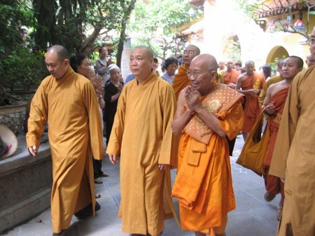 Vietnam Fatherland Front receives Cambodian Buddhists - ảnh 1